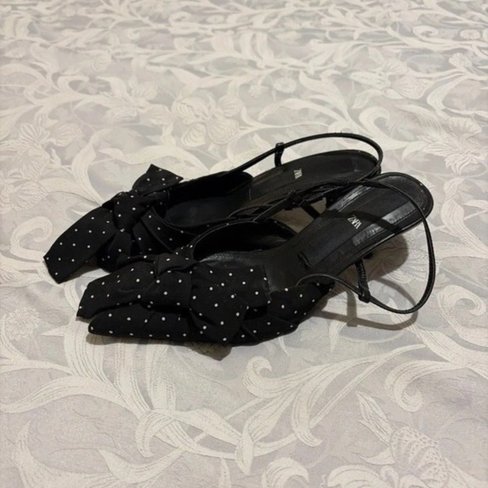 Chic Black Polka Dot Slingback Heels